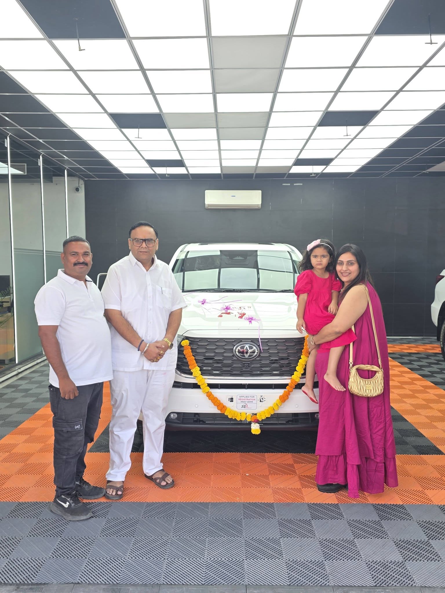 તા.૦૪-૦૪-૨૦૨૬ ના રોજ અમારા પરિવારના નવા સભ્ય તરીકે નવી ટોયોટા ઇનોવા હાઈક્રોસ ગાડી લેવામાં આવી.